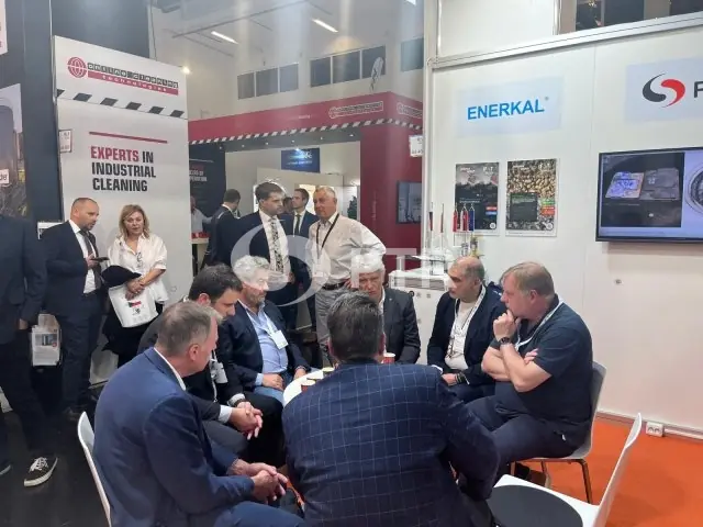 Minister Petr Hladík at HEDVIGA's exhibition stand - presentation of PTR technology